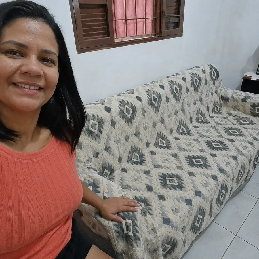 Foto enviada por Patricia Aguiar: capa de sofá no sofá da cliente